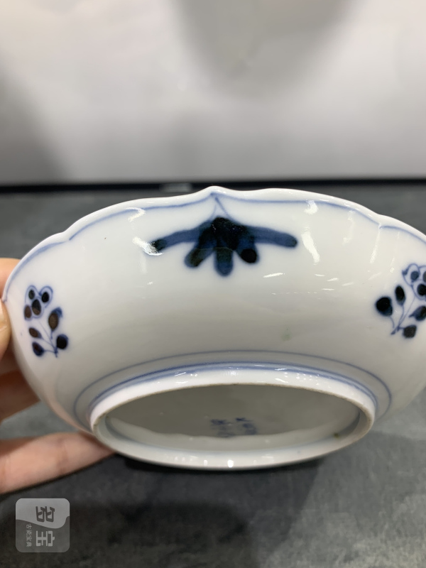 清乾隆青花留白开光粉彩莲花观音纹杯碟一套 - 图13
